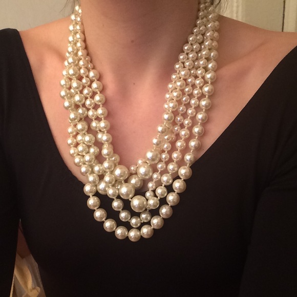 SOLD! NWOT J.Crew Pearl Statement Necklace - Picture 3 of 4
